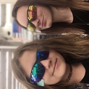 Meet your Posher, Shera